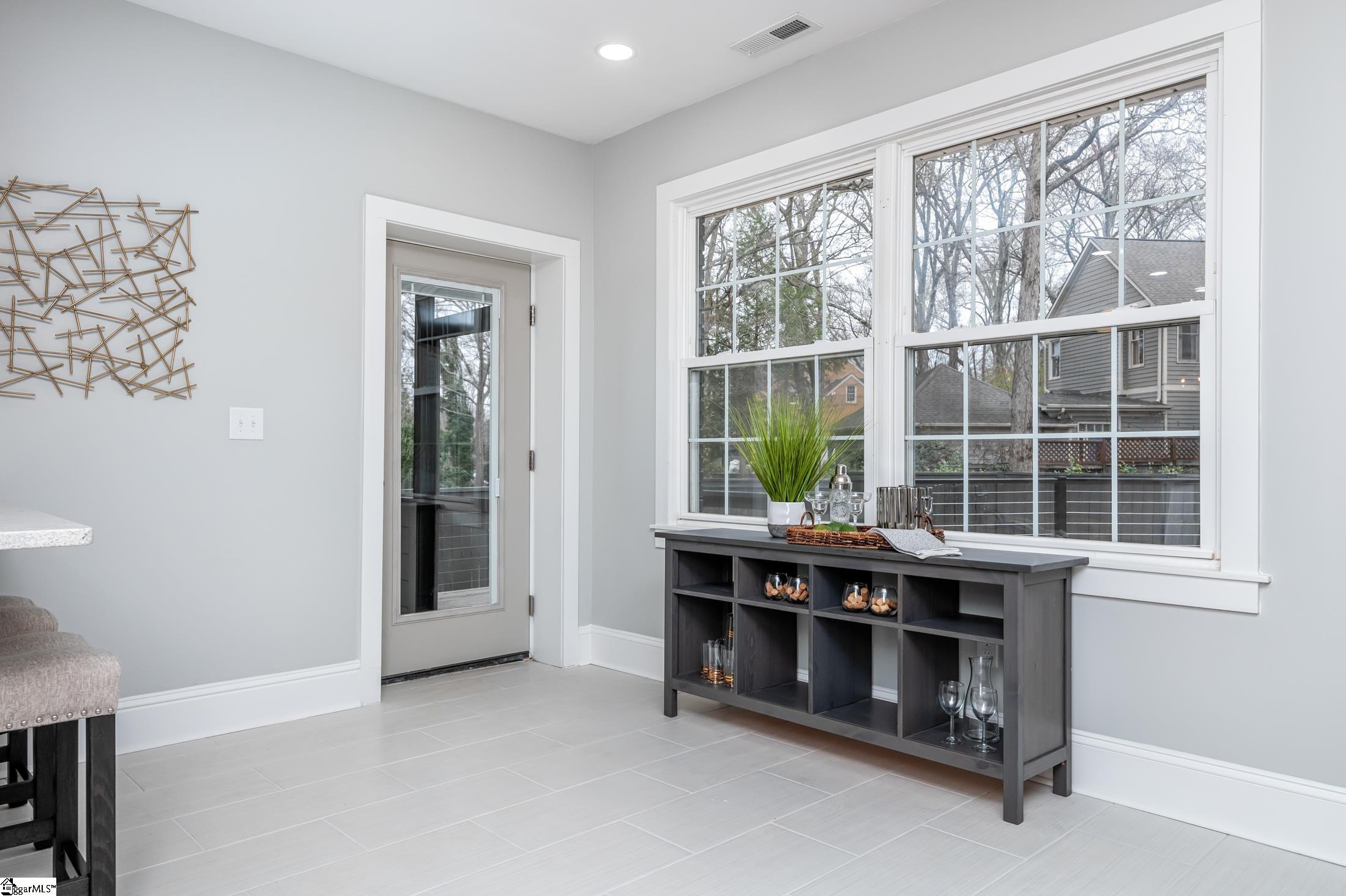 404 West Faris Road Greenville, SC 29605 - Photo 9 of 36 Gallery Image 9