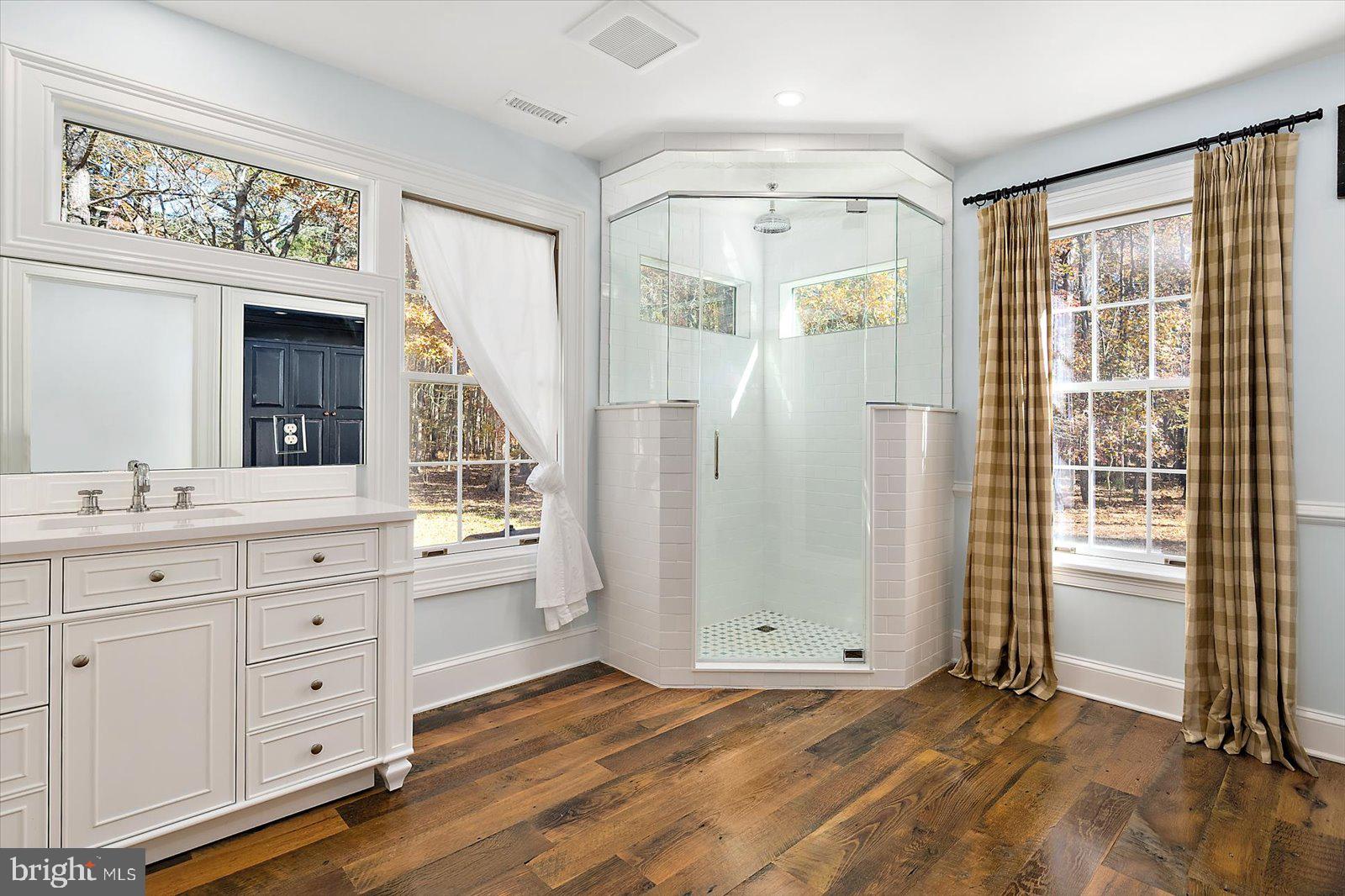 964 Taylors Island Road Madison, MD 21648 - Photo 85 of 106 First floor primary w/ensuite & custom built-ins