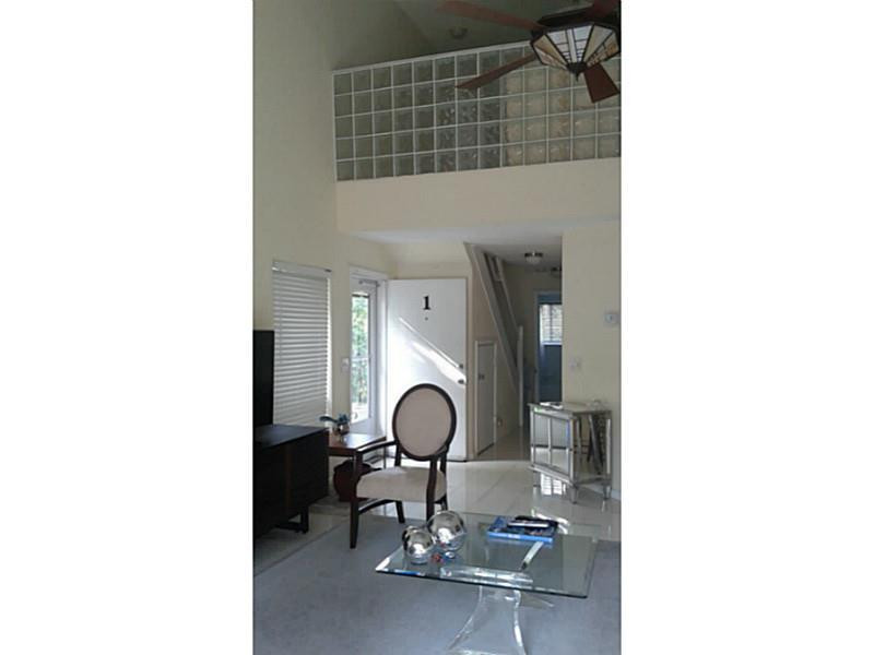 2004 Riverside Place, Unit 1 Wilton Manors, FL 33305 - Photo 12 of 20 Living Room