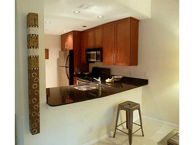 2004 Riverside Place, Unit 1 Wilton Manors, FL 33305 - Photo 8 of 20 Kitchen