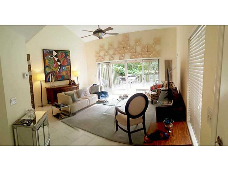 2004 Riverside Place, Unit 1 Wilton Manors, FL 33305 - Photo 10 of 20 Den/Family/Great Room