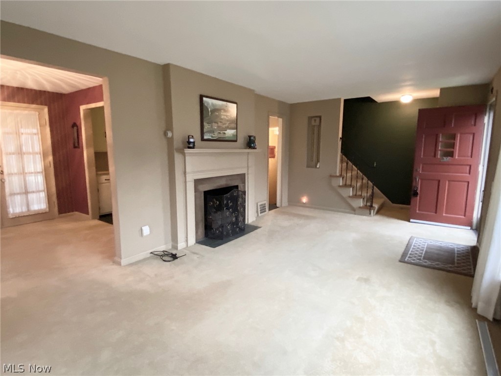 5260 Edenhurst Road Cleveland, OH 44124 - Photo 2 of 16