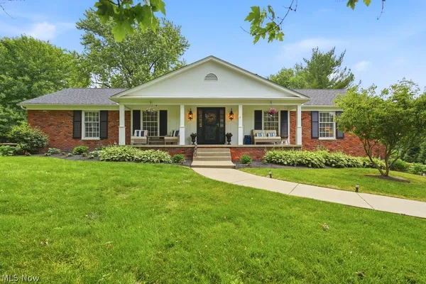 $525,000 | 76 Maple Hill Drive, Chagrin Falls, OH 44022