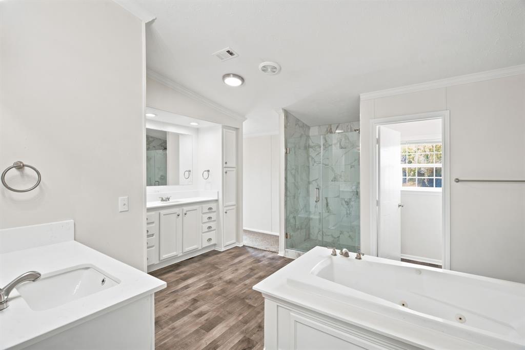 1040 Earp Road Springtown, TX 76082 - Photo 28 of 40 Separate Vanities