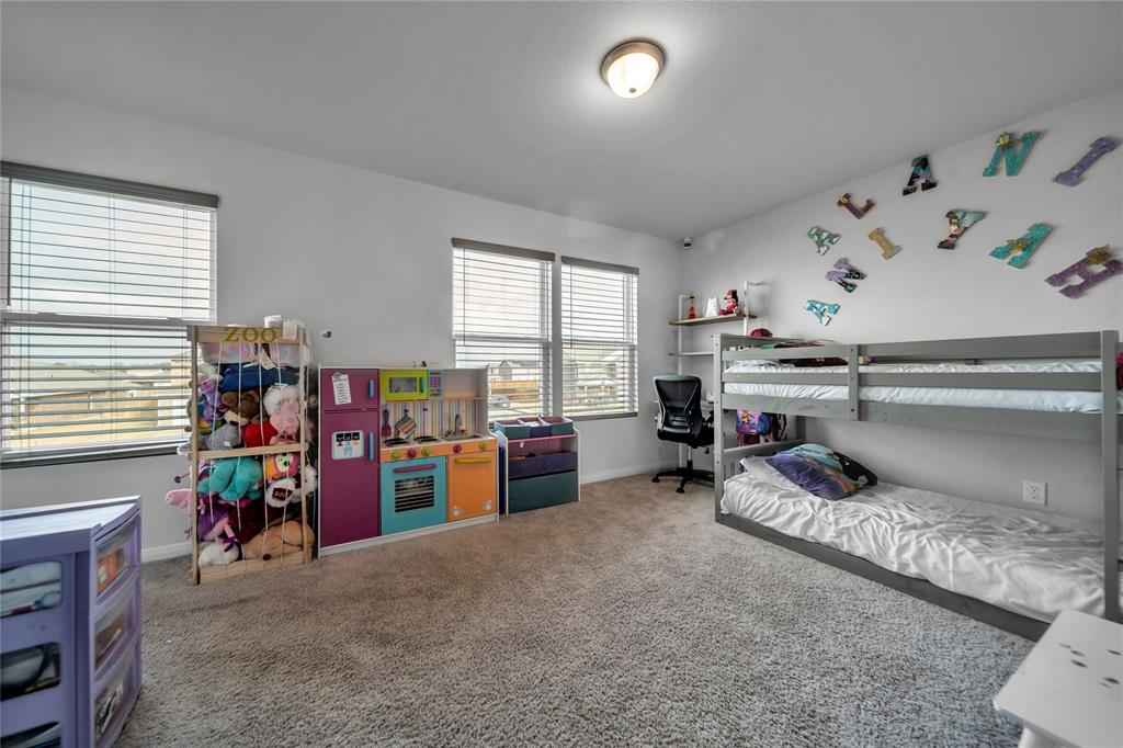 3581 Chestnut Oak Drive Dallas, TX 75253 - Photo 15 of 21 a living room with furniture and a window