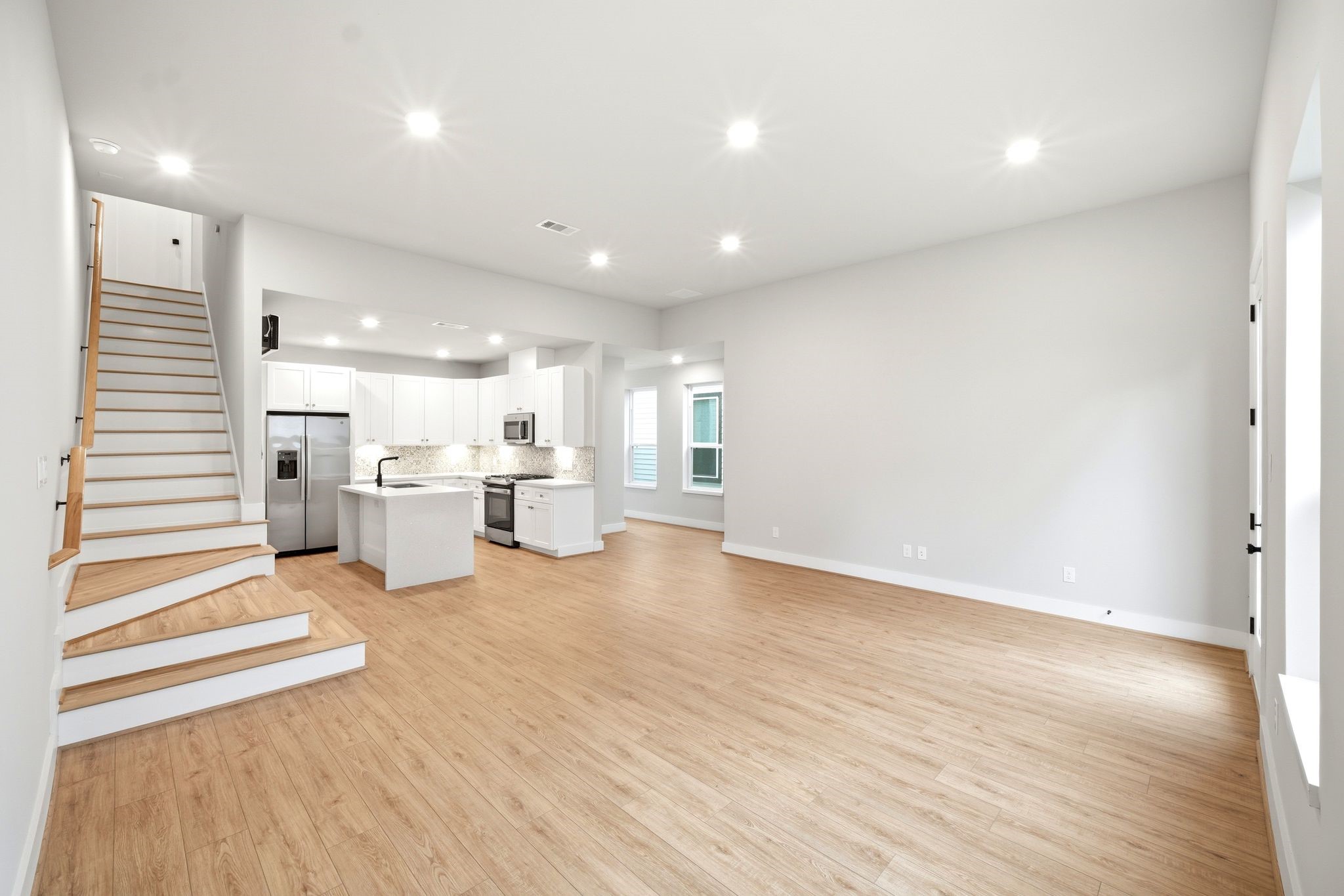 5814 Cebra Street Houston, TX 77091 - Photo 7 of 32 Open-concept living with soaring ceilings and seamless connection to the kitchen.