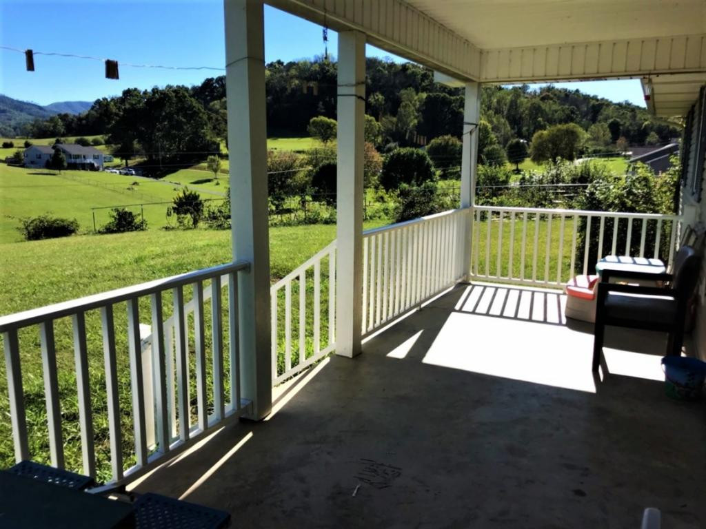 286 Riviera Drive Newport, TN 37821 - Photo 14 of 22 Front Porch