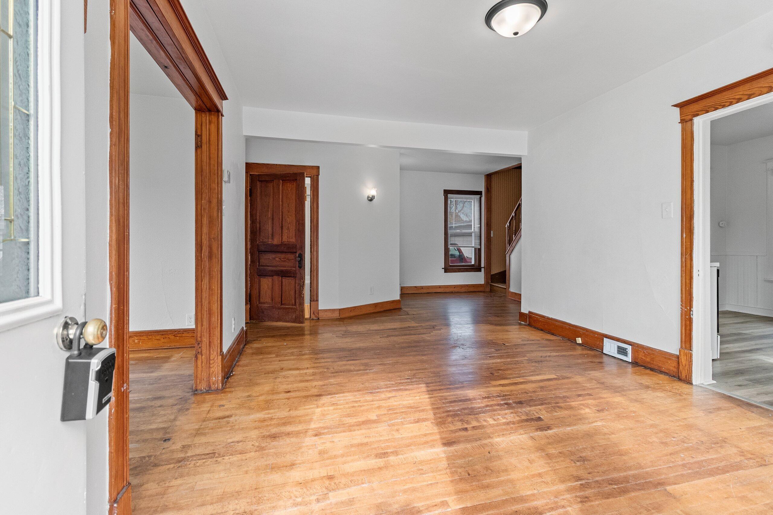 1808 27th Street Two Rivers, WI 54241 - Photo 2 of 71 034-180827thStreet-TwoRivers-WI-54241-SM