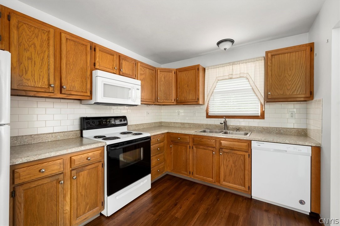 8753 Whiting Road Cicero, NY 13039 - Photo 9 of 30