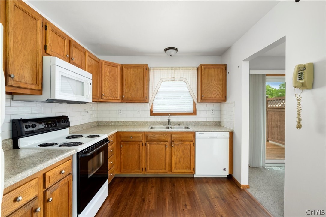 8753 Whiting Road Cicero, NY 13039 - Photo 10 of 30