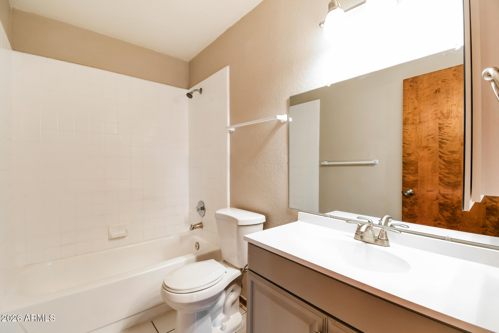 20 West San Remo Street Gilbert, AZ 85233 - Photo 14 of 22 015-photo-main-bathroom-15281459