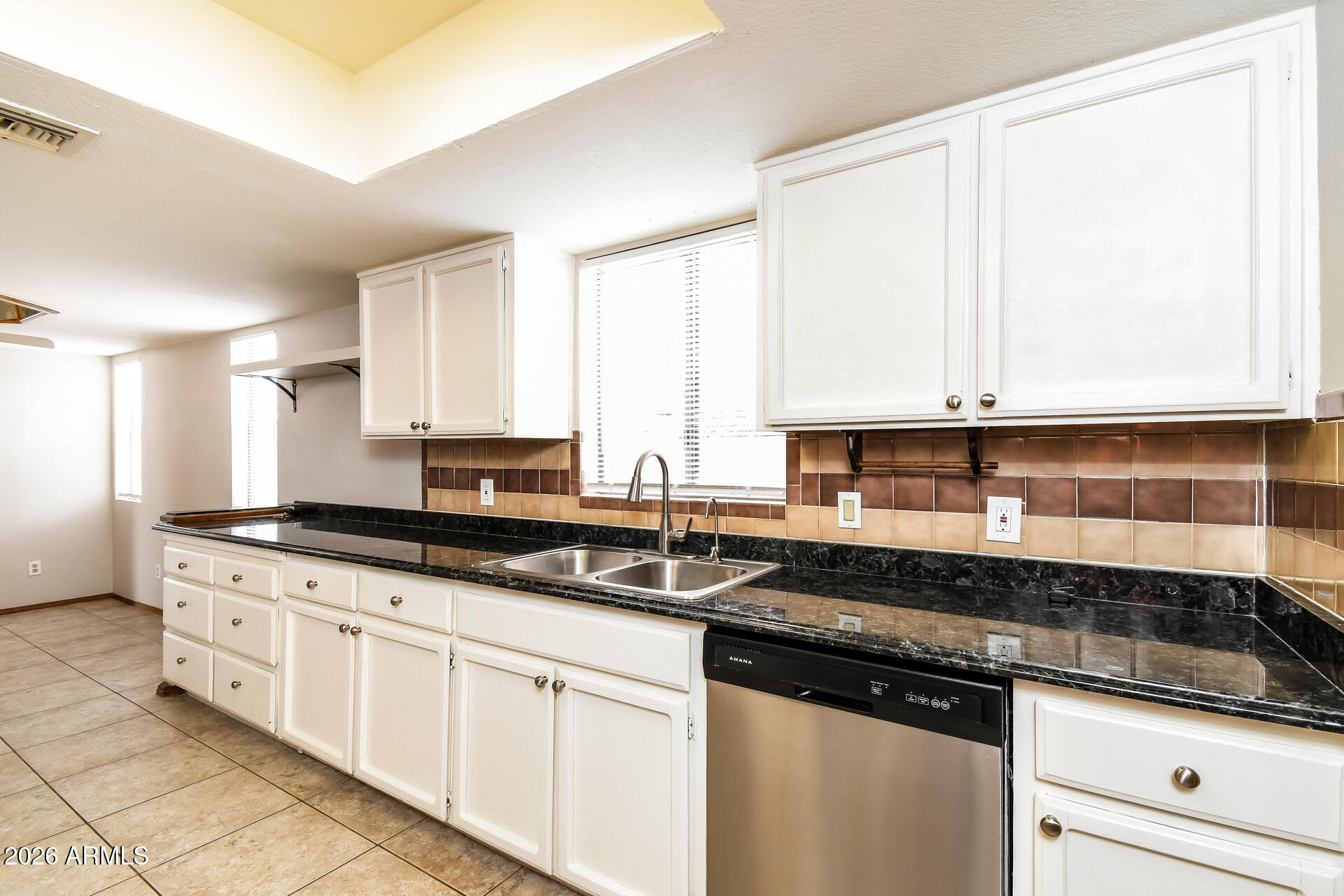 20 West San Remo Street Gilbert, AZ 85233 - Photo 9 of 22 010-photo-kitchen-15281472