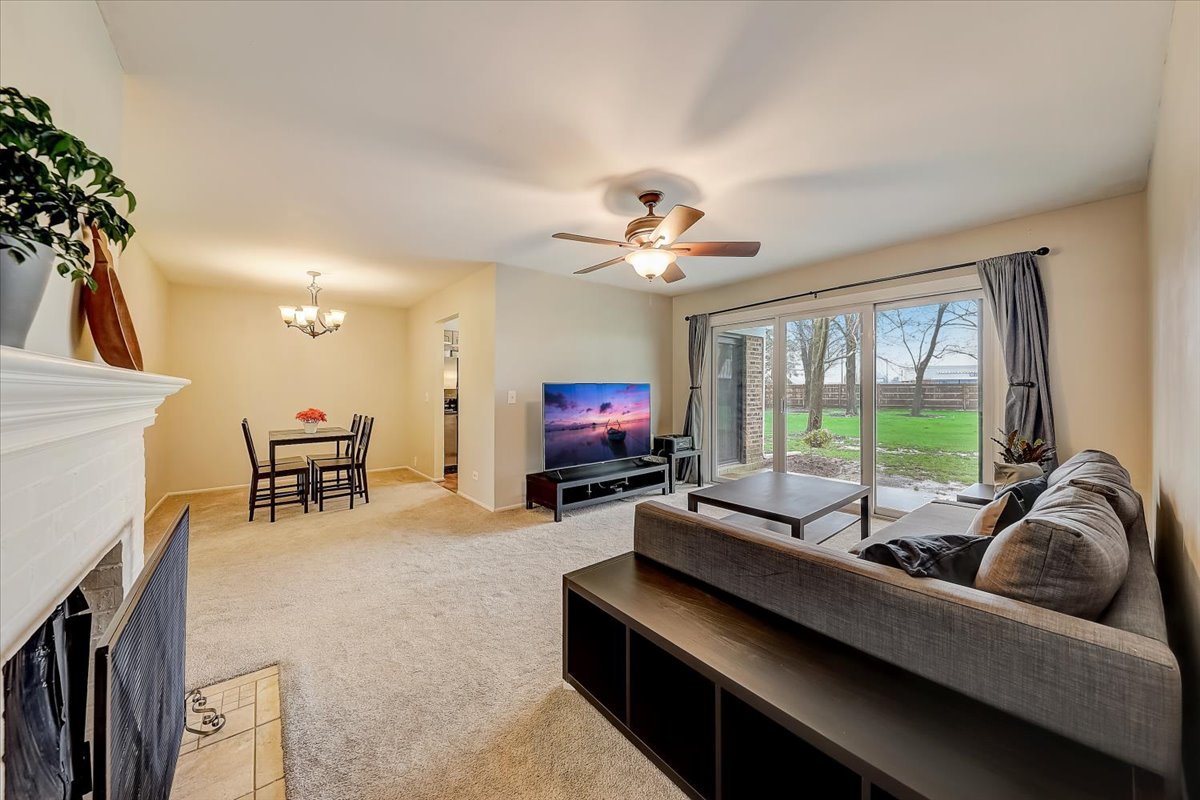 1110 Scanlon Drive, Unit D1 Wheeling, IL 60090 - Photo 2 of 23 a living room with furniture and a flat screen tv