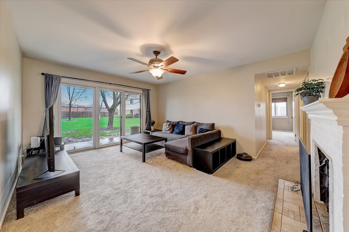 1110 Scanlon Drive, Unit D1 Wheeling, IL 60090 - Photo 3 of 23 a living room with furniture and a floor to ceiling window
