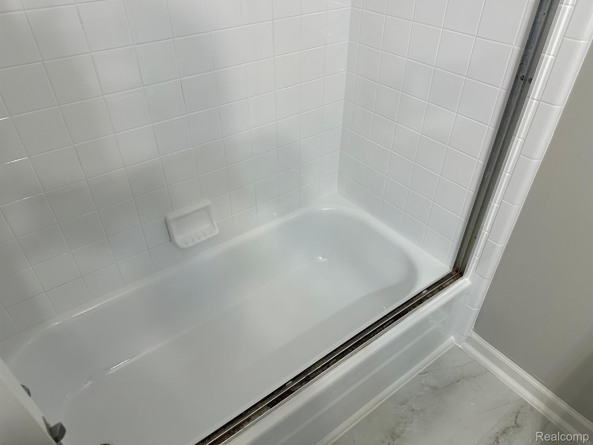 29297 Hayes Road, Unit F8 Warren, MI 48088 - Photo 16 of 18 Gallery Image 16