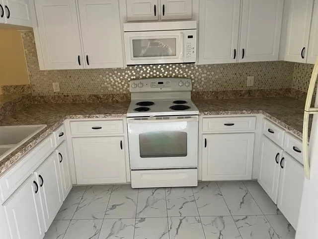 $1,595 | 12065 Proctor Loop, Unit 7, New Port Richey, FL 34654