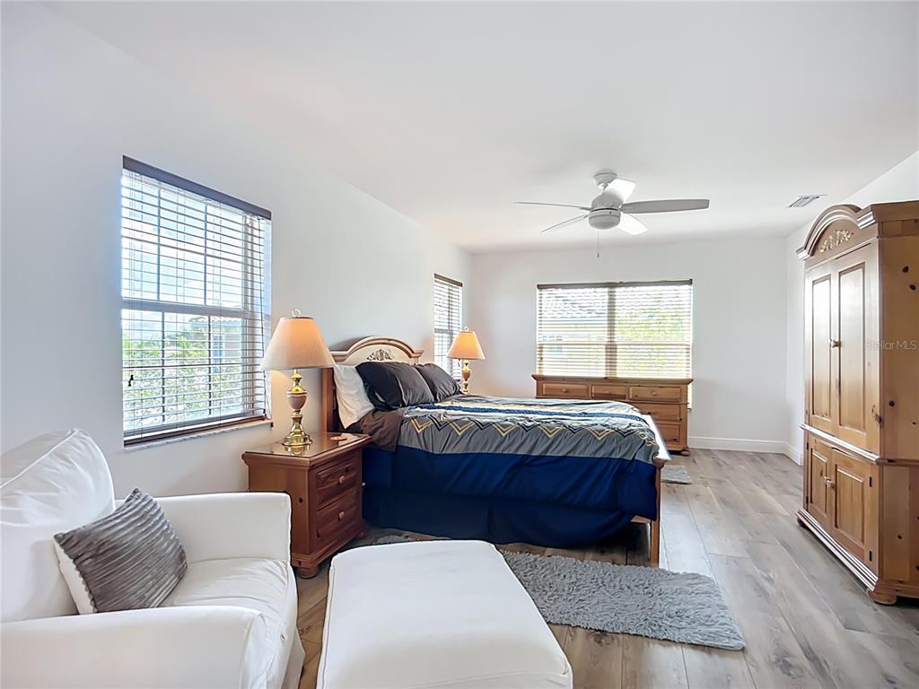 2424 69th Avenue West, Unit 2424 Bradenton, FL 34207 - Photo 28 of 49 a living room with a bed furniture and a large window