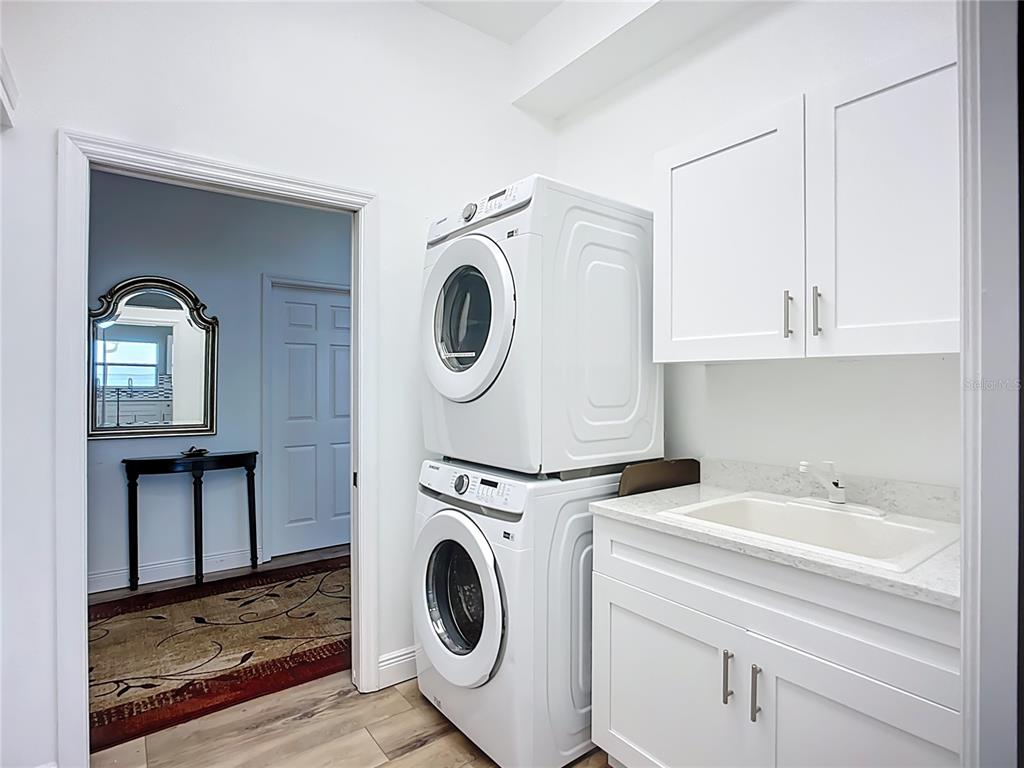 2424 69th Avenue West, Unit 2424 Bradenton, FL 34207 - Photo 35 of 49 a utility room with dryer and washer