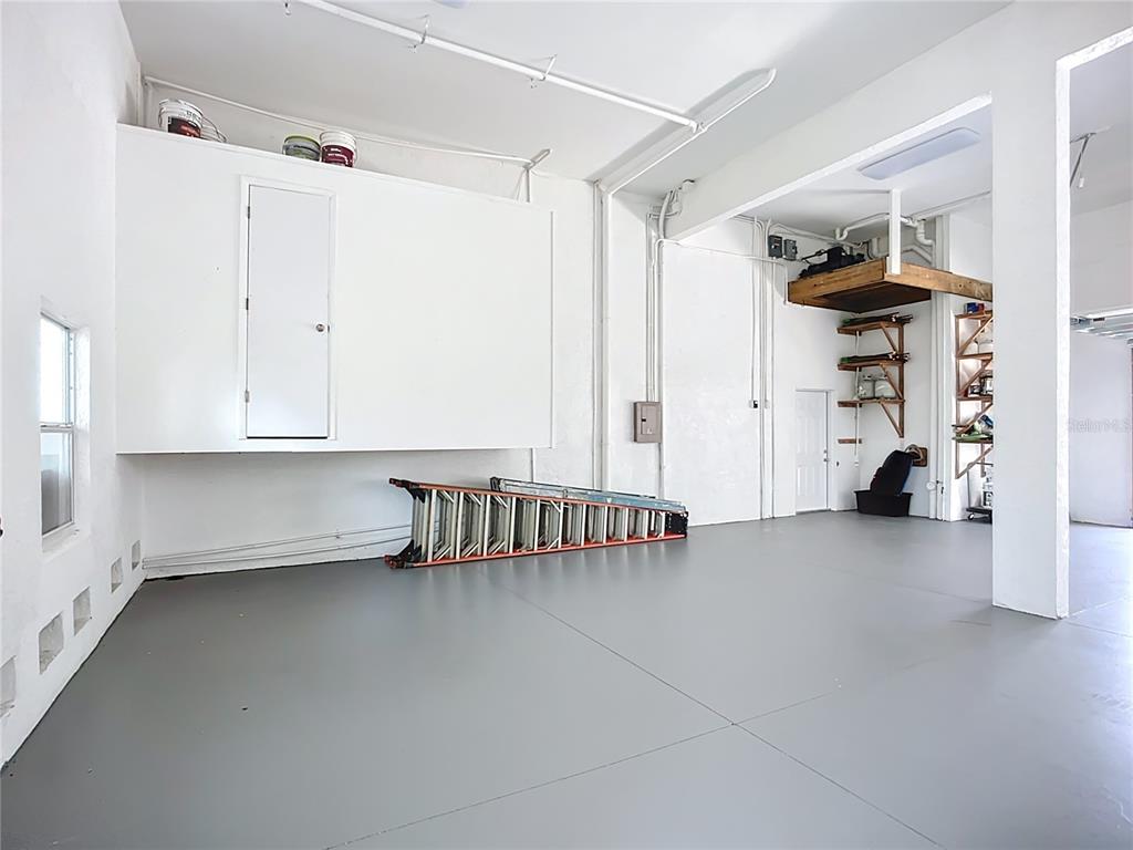 2424 69th Avenue West, Unit 2424 Bradenton, FL 34207 - Photo 38 of 49 a view of an empty room