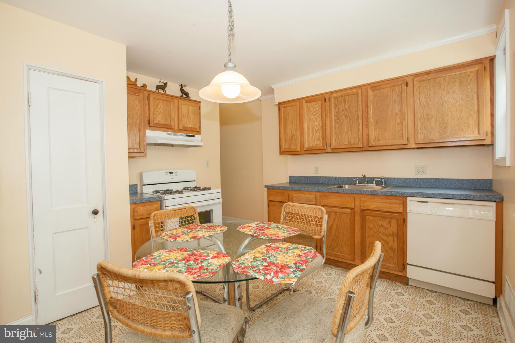 1634 Mussula Road Baltimore, MD 21286 - Photo 3 of 19 Kitchen