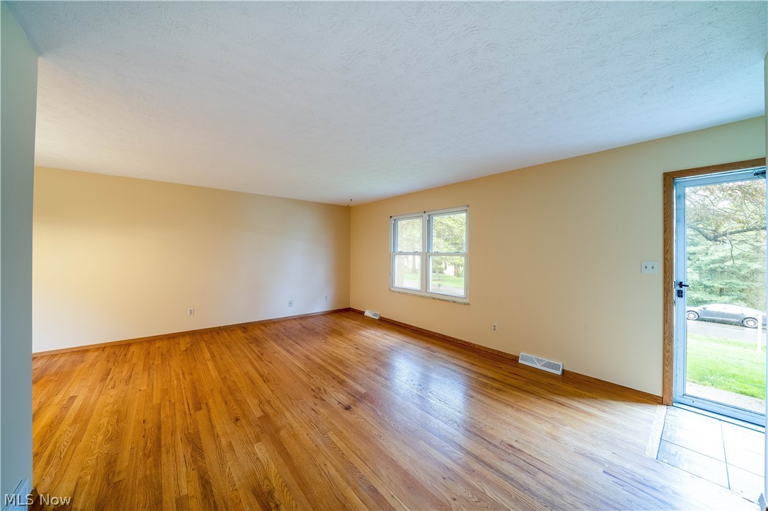 327 Silver Ridge Drive Akron, OH 44321 - Photo 6 of 35 Gallery Image 6