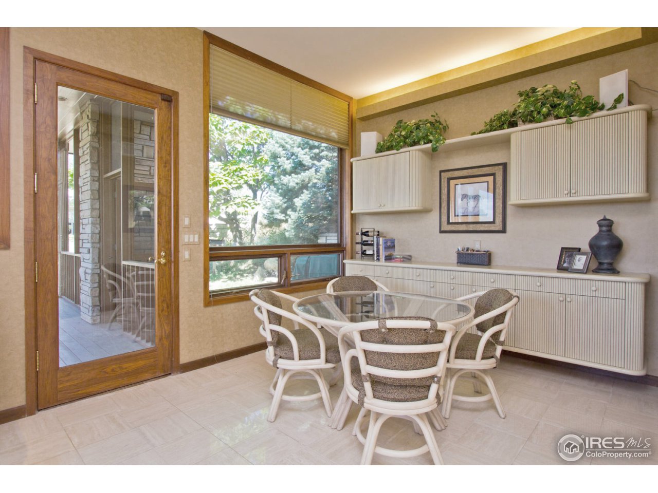 8818 West Phillips Road Boulder, CO 80301 - Photo 11 of 25 a dining room with furniture and window