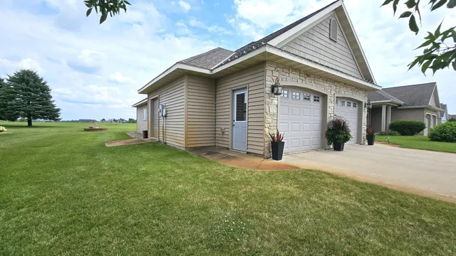 $362,000 | 39324 Wild Rose Court, Sauk Centre, MN 56378