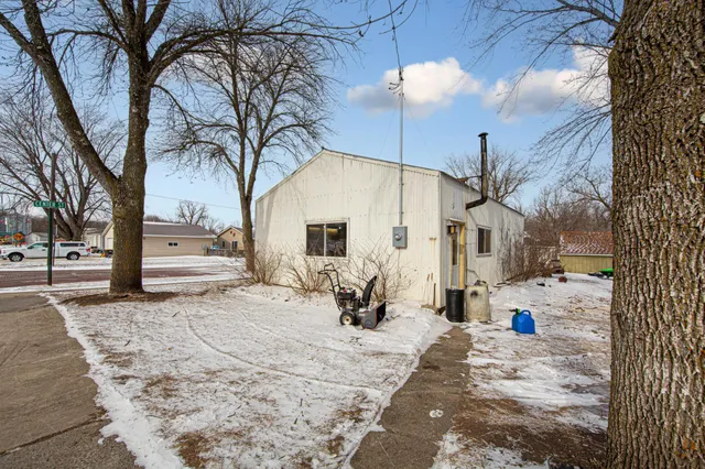 $150,000 | 215 Front Street East, Redwood Falls, MN 56283