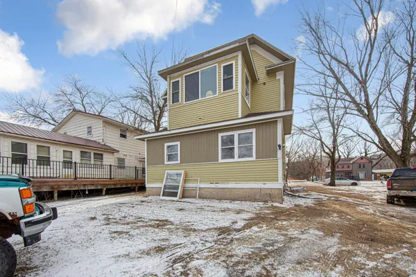 $129,900 | 215 Front Street East, Redwood Falls, MN 56283