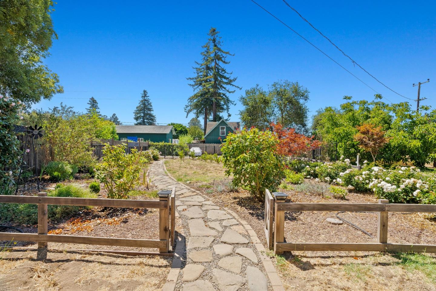 129 Browns Valley Road, Unit A Watsonville, CA 95076 - Photo 38 of 45 a view of a garden