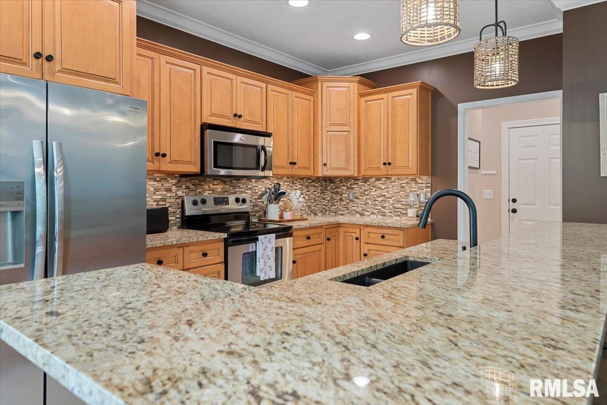 1629 Hoechester Road Springfield, IL 62712 - Photo 14 of 56