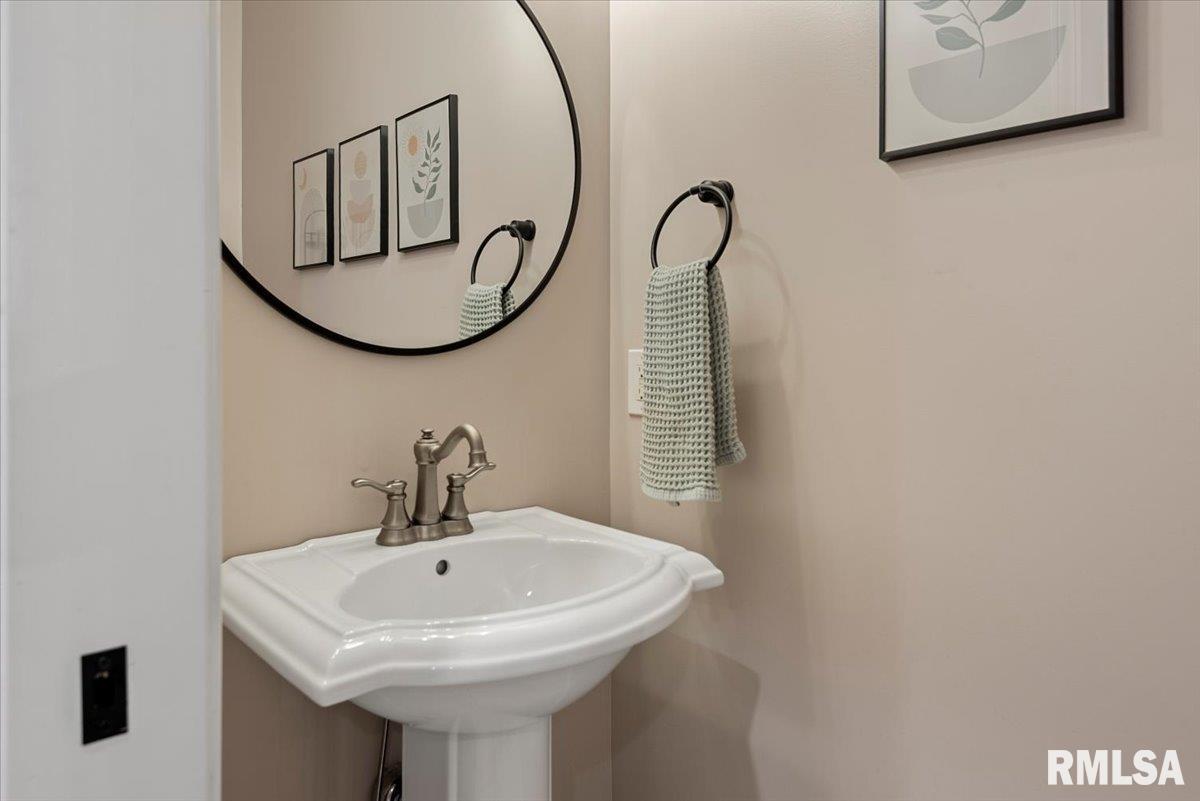 1629 Hoechester Road Springfield, IL 62712 - Photo 19 of 56