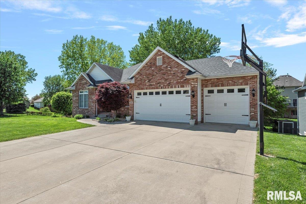 1629 Hoechester Road Springfield, IL 62712 - Photo 3 of 56