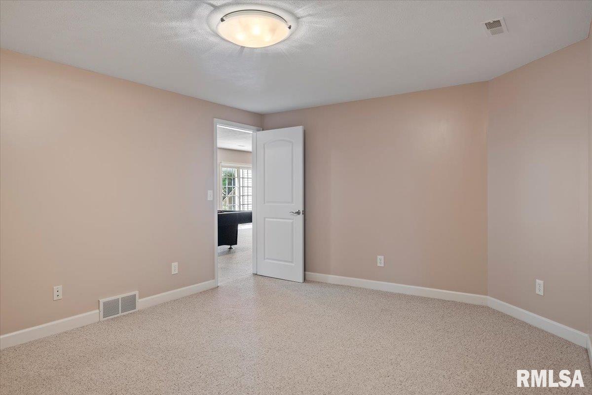 1629 Hoechester Road Springfield, IL 62712 - Photo 41 of 56