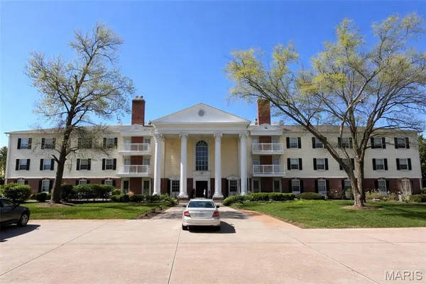 $315,000 | 15049 Claymoor Court, Unit 17, Chesterfield, MO 63017