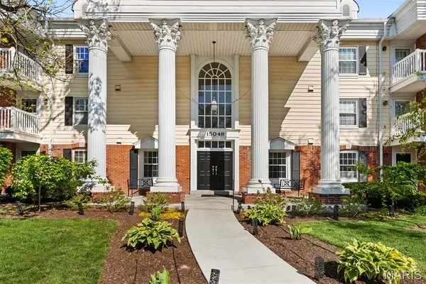 $315,000 | 15049 Claymoor Court, Unit 17, Chesterfield, MO 63017