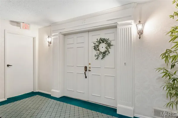 $315,000 | 15049 Claymoor Court, Unit 17, Chesterfield, MO 63017