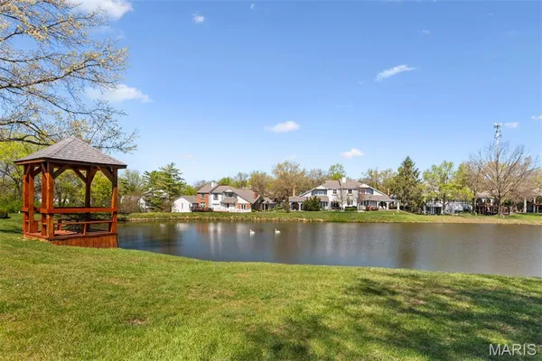 $315,000 | 15049 Claymoor Court, Unit 17, Chesterfield, MO 63017