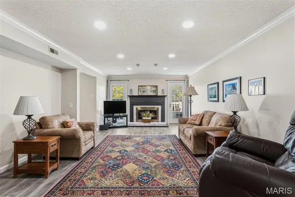 $315,000 | 15049 Claymoor Court, Unit 17, Chesterfield, MO 63017
