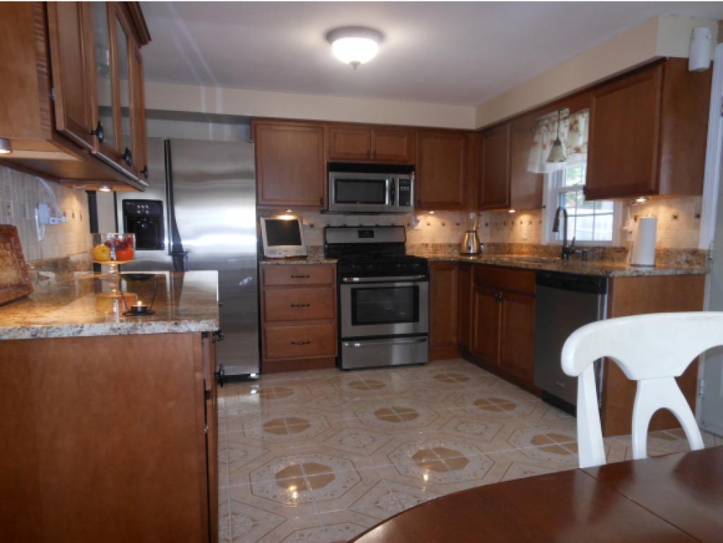 4 Knowlton Road Nashua, NH 03063 - Photo 6 of 27
