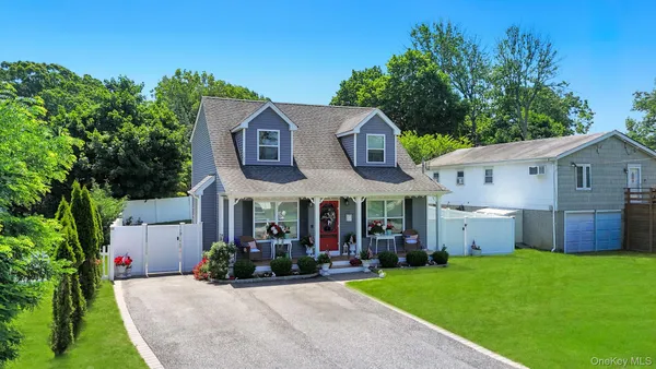 $759,000 | 17 Walnut Road, Kings Park, NY 11754