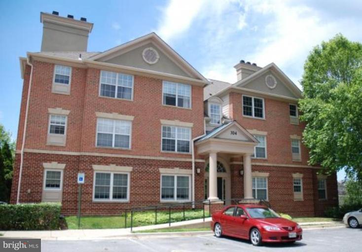 304 Ridgepoint Place, Unit 34 Gaithersburg, MD 20878 - Photo 1 of 17 Exterior (Main)