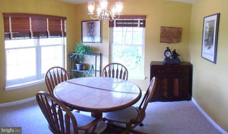 304 Ridgepoint Place, Unit 34 Gaithersburg, MD 20878 - Photo 3 of 17 Dining Room