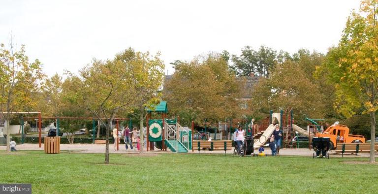 304 Ridgepoint Place, Unit 34 Gaithersburg, MD 20878 - Photo 10 of 17 Community Playground