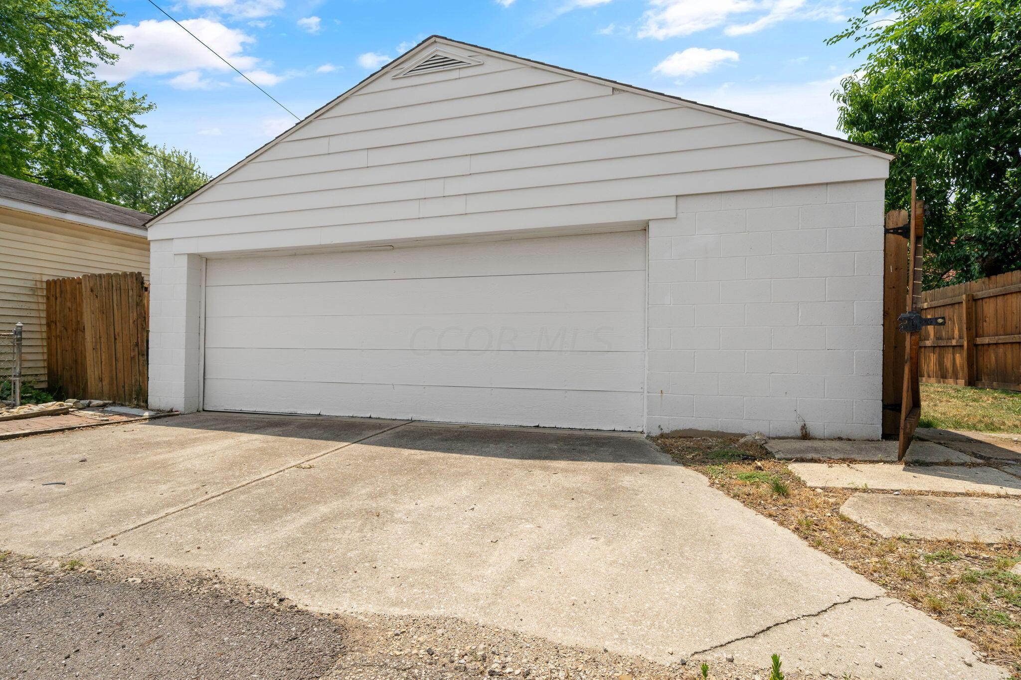 840 Thomas Road Grandview Heights, OH 43212 - Photo 34 of 39 2 Car Garage