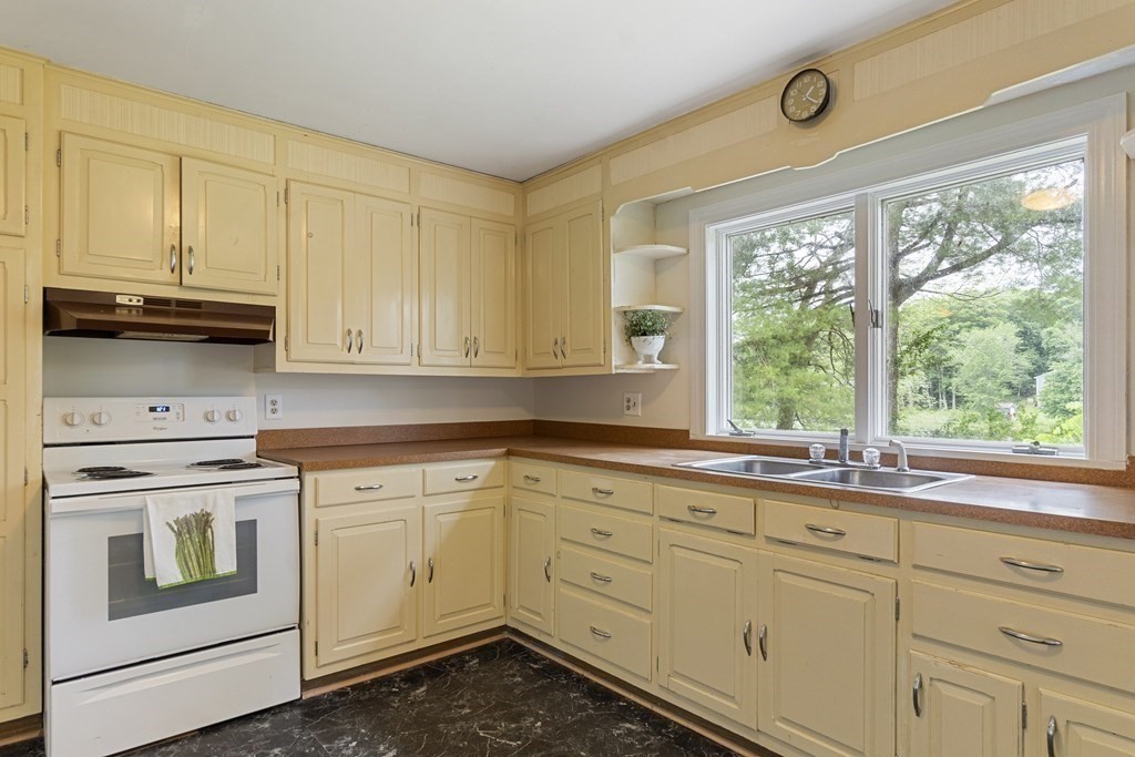 17 Shore Road Gardner, MA 01440 - Photo 18 of 42 Gallery Image 18