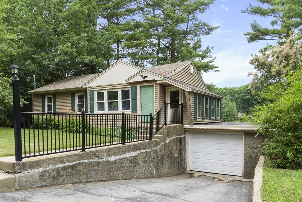 17 Shore Road Gardner, MA 01440 - Photo 2 of 42 Gallery Image 2