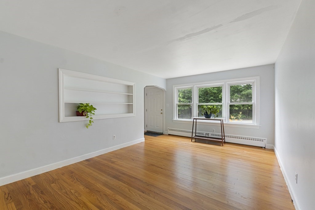 17 Shore Road Gardner, MA 01440 - Photo 6 of 42 Gallery Image 6