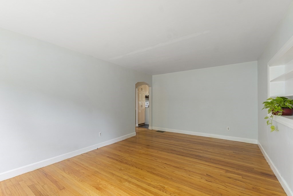 17 Shore Road Gardner, MA 01440 - Photo 8 of 42 Gallery Image 8