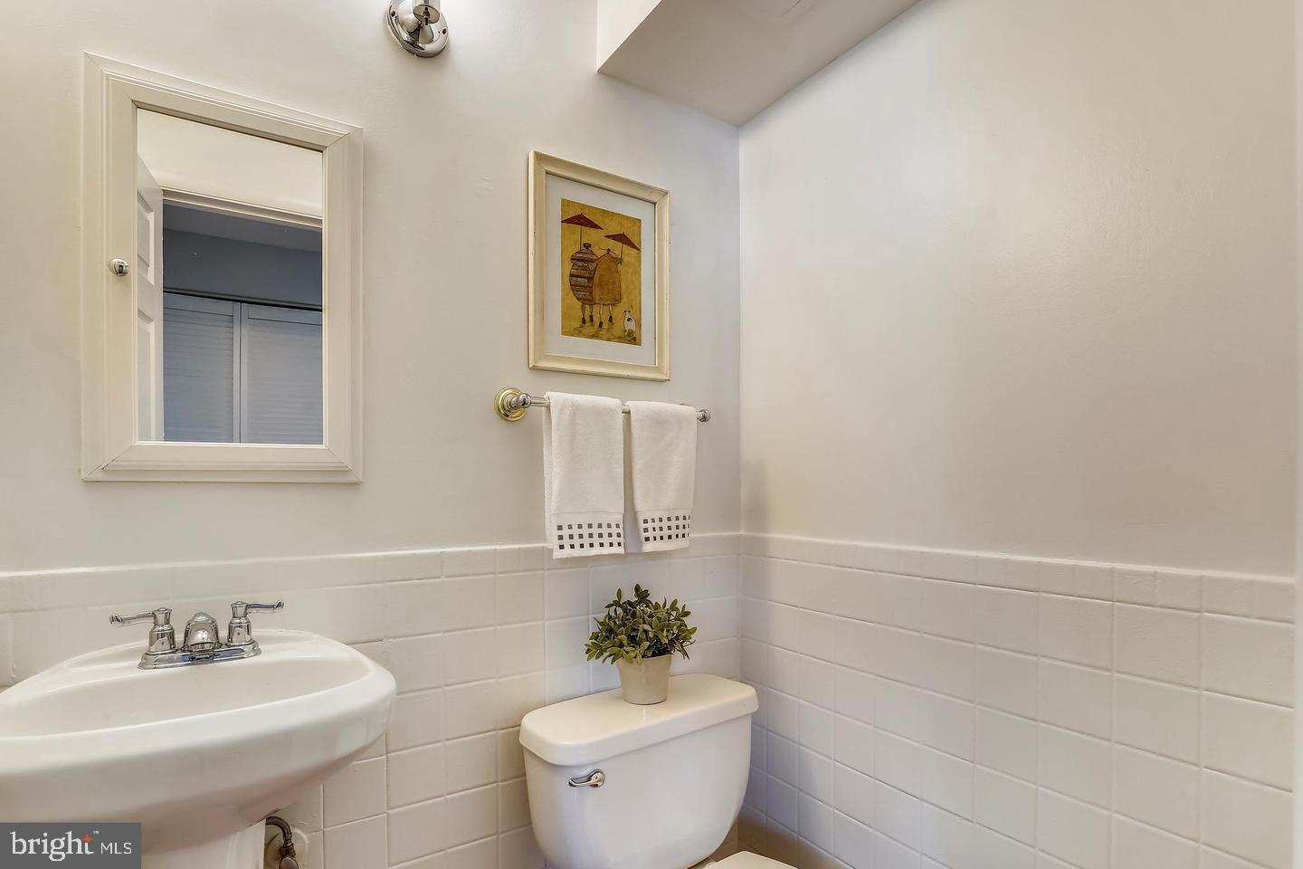 15428 Wembrough Street Silver Spring, MD 20905 - Photo 5 of 36 Powder Room